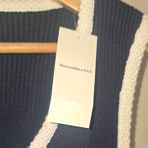 Abercrombie & Fitch Navy Blue Vest with White Trim - Picture 4 of 11